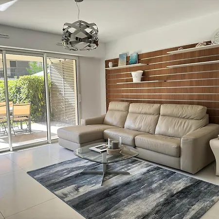 Διαμέρισμα Exclusive - *