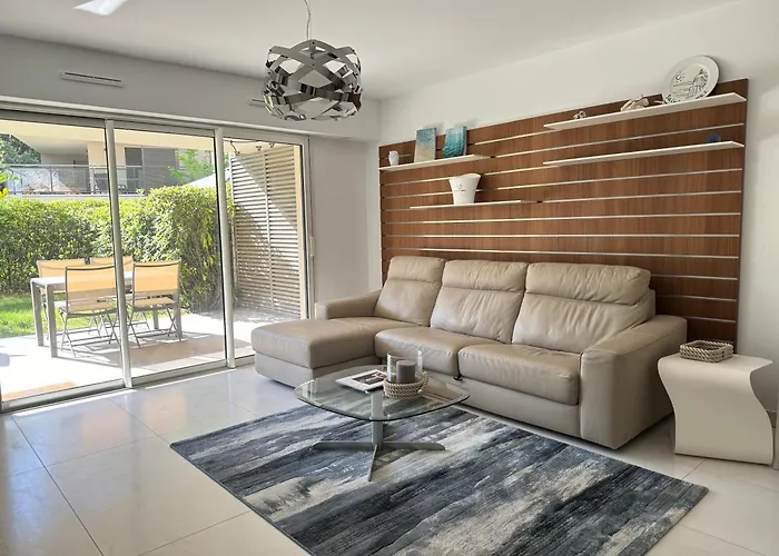 Apartment Exclusive - *