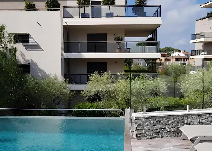 Apartment Exclusive - *