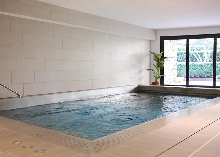 Apartment Exclusive - *